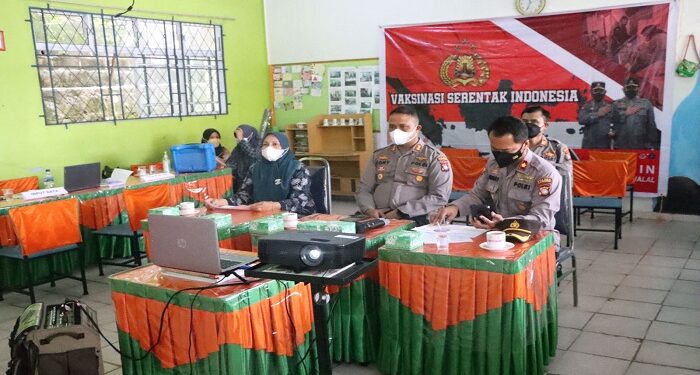 Polres Karimun Melaksanakan Vaksinasi Massal Serentak Seluruh Indonesia