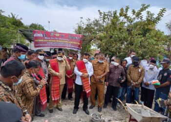 Galeri Foto ! Gubernur Kepri Bersama Bupati dan Ketua DPRD Karimun Letakkan Batu Pertama Pembanguan Sekretariat PBKK