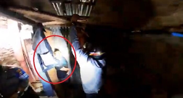 Digerebek, Istri Pengedar Narkoba Ngumpet Di Gantungan Baju, Polisi Sampai Ngakak