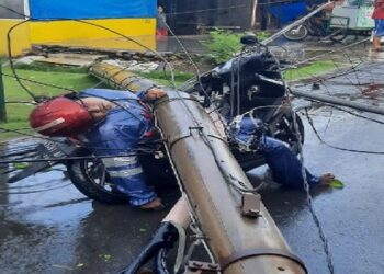 Pria Pengendara Motor Tewas Tertimpa Tiang Listrik
