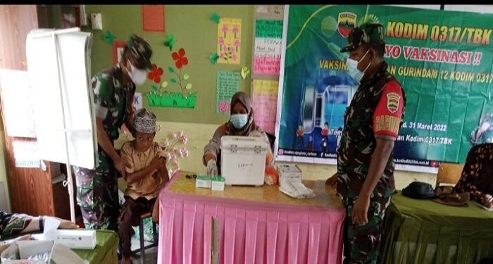 Babinsa Dampingi Vaksinasi PKM Nyiur Permai Bagi ASN Dan Masyarakat Sugie