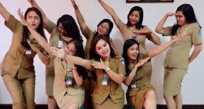 Horee! Jokowi Naikan Tunjangan PNS yang Bekerja di Sektor Ini, Besarannya Tak Tanggung-tanggung
