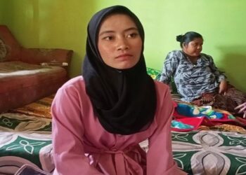 Ranti Ditandu Dengan Kayu Dan Sarung Lewati Jalan Rusak Usai Melahirkan, Ini Cerita Kerabat