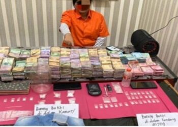 Rumah Bandar Narkoba Di Riau Digerebek, Wanita 24 Tahun Dan Uang Rp 147 Juta Hasil Jual Sabu Diamankan