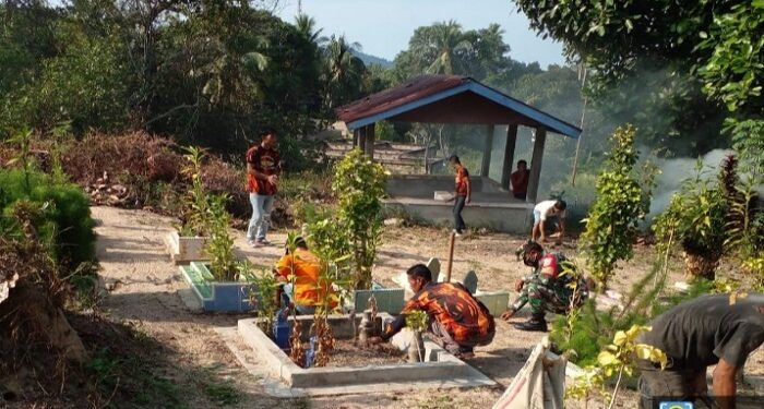 Sambut Bulan Suci Ramadhan Pemuda Pancasila Moro Gotong Royong Bersihkan Wakaf Di Moro