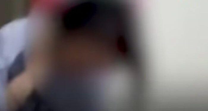 Suami Jual Istrinya Ke Pria Hidung Belang, Ajak Anak Kembarnya Saat Layani Pelanggan