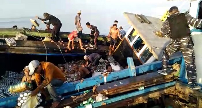 TNI AL Selamatkan Kapal Nyaris Tenggelam Akibat Kebocoran di Kepri