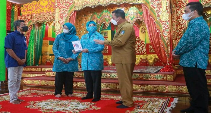 Ketua Umum TP-PKK Tri Tito Karnavian saat mengunjungi pulau Penyengat untuk meresmikan pulau Penyengat sebagai Pulau Digital