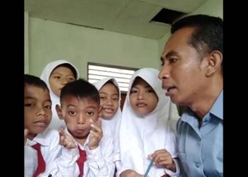 Video Percakapan Seorang Guru Asal Lumajang Dan Sejumlah Muridnya Mengenai Seksualitas Viral Di Media Sosial Hingga Menjadi Trending Topik