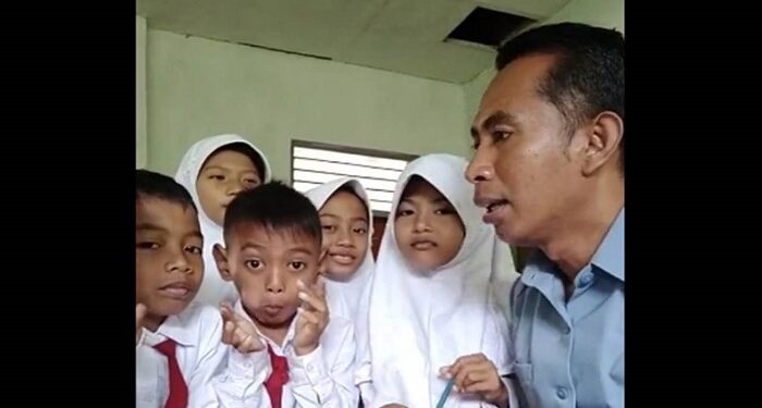 Video Percakapan Seorang Guru Asal Lumajang Dan Sejumlah Muridnya Mengenai Seksualitas Viral Di Media Sosial Hingga Menjadi Trending Topik