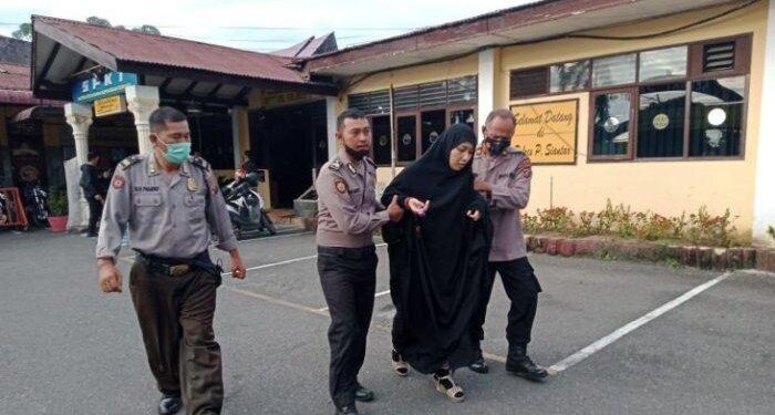 Pengen Masuk Surga Jadi Alasan Wanita Ini Tabrakkan Motor ke Mapolres Pematangsiantar