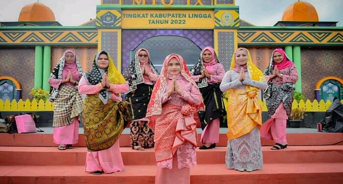 DPRD Kabupaten Lingga Ikut Mensukseskan Acara MTQ Ke IX Tahun 2022 Dengan Mengekspose Pemakaian Tudung Manto