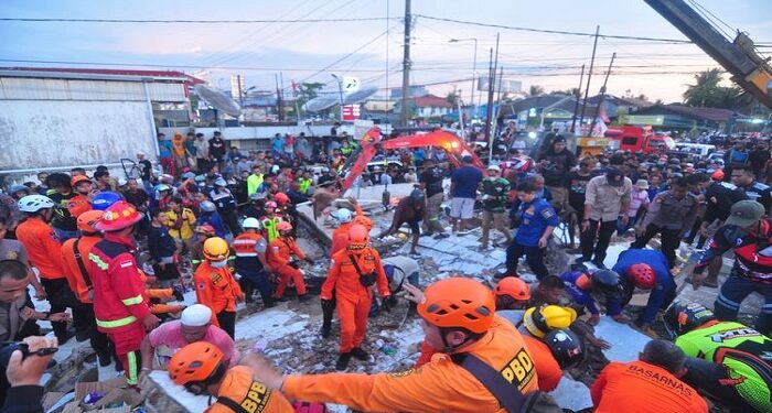 Dugaan Kapolda Kalsel Soal Penyebab Bangunan Alfamart Gambut Roboh: Sudah Berusia 20 Tahun, Berdiri Di Lokasi Banjir