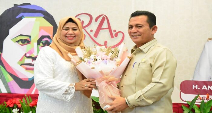 Gubernur Ansar Berikan Penghargaan Kepada Tujuh Orang ‘Kartini’ Kepri
