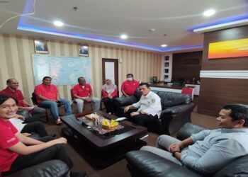 Gubernur Ansar Kunjungi Kantor PLN Tanjungpinang Bahas Listrik Pulau Pangkil