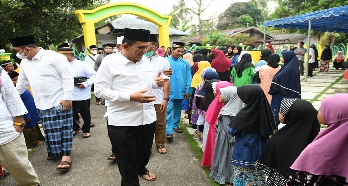 Safari Ramadhan Ke Pangkil, Gubernur Ansar Salurkan Dana Zakat Dan Bantuan Masker