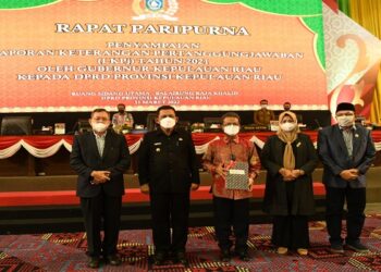 Gubernur Ansar Sampaikan LKPj Tahun 2021 Dalam Rapat Paripurna DPRD