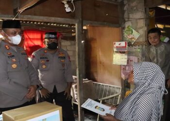 Jum’at Berkah, Bakti Sosial Kapolres Karimun