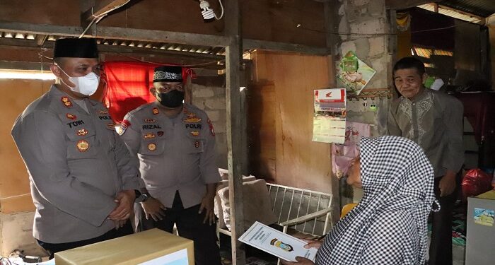 Jum’at Berkah, Bakti Sosial Kapolres Karimun