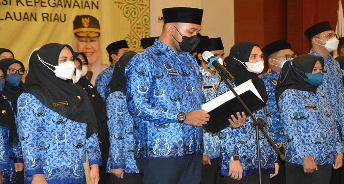 Lantik PNS, CPNS Dan PPPK, Gubernur Ansar Gaungkan ASN “Berakhlak”
