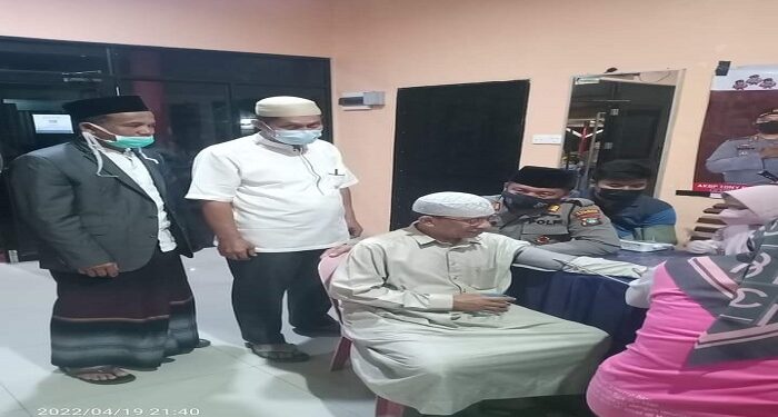 Vaksinasi Boster Kembali Dilakukan Mapolsek Moro Pada Malam Hari Berlangsung Kondusif