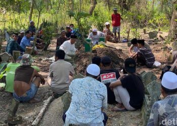 Oknum DPRD Bojonegoro Yang Tewas Gantung Diri Dimakamkan