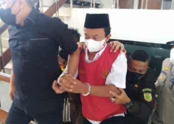 Tak Hanya Divonis Mati, Herry Wirawan Juga Diwajibkan Bayar Uang Restitusi Rp 331 Juta