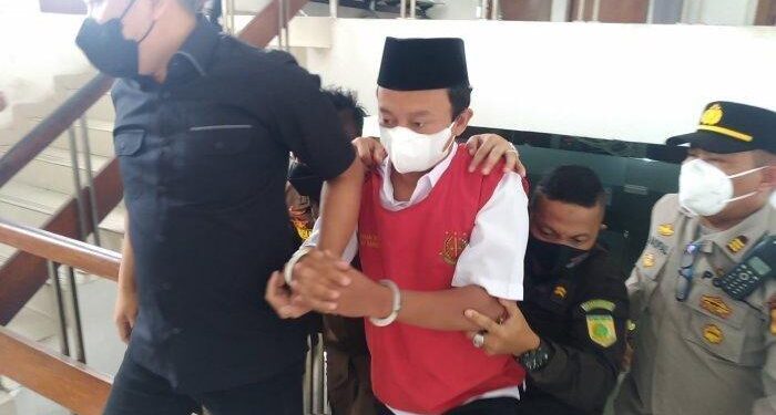 Tak Hanya Divonis Mati, Herry Wirawan Juga Diwajibkan Bayar Uang Restitusi Rp 331 Juta