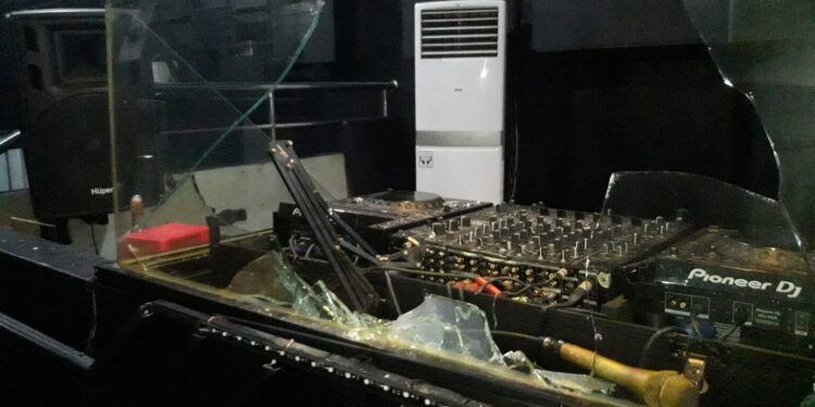 Ormas  Bakar Café Duku