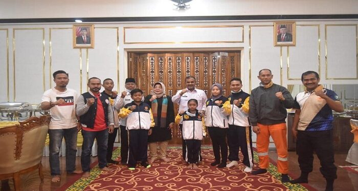 Bupati Karimun Lepas Keberangkatan Atlet Karate Ikuti Kejurnas Shindoka 2022