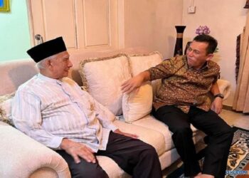 GALERI FOTO ! Hari Raya Ke-2 Gubernur Ansar Kunjungi Sejumlah Tokoh Masyarakat Kepri