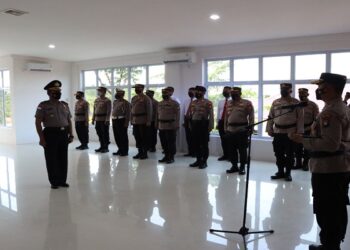 Kapolres Bintan Pimpin Upacara Kenaikan Pangkat Pengabdian Kompol Agus Martono