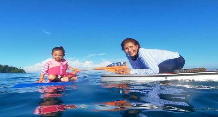 Susi Pudjiastuti Kesal dan Akan Tenggelamkan Pengunjung Pantai Pangandaran yang Buang Sampah Sembarangan