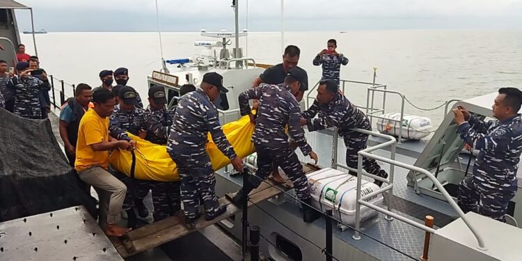 Kapal kargo KLM. Bintang Surya Terbakar Satu ABK Meninggal Dunia