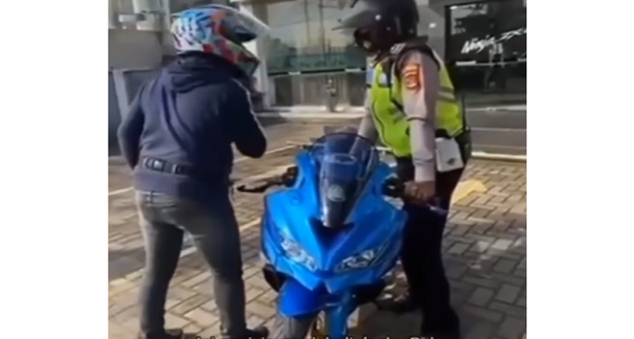 Penjelasan Polisi soal Video Polantas Disebut Tilang Motor di Dealer