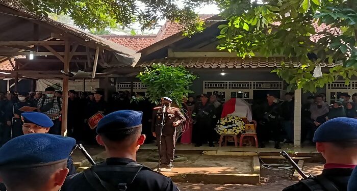Upacara Pemakaman Jenazah Almarhum Bripka Anumerta Janwar Sobar Wijaya