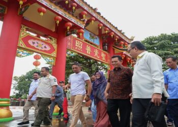 Gubernur Ansar Jamin Pembangunan Jalan Tidak Rusak Estetika Vihara Dharma Sasana