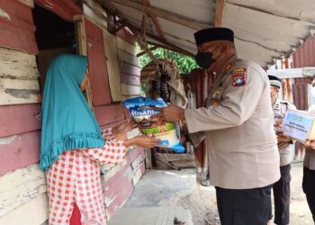 Jum’at Berkah, Kapolres Karimun Ulurkan Bantuan Kepada Masyarakat