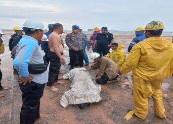 Satpolairud Evakuasi Korban Angin Kencang PT MOS Karimun