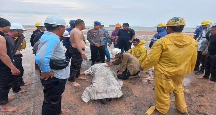 Satpolairud Evakuasi Korban Angin Kencang PT MOS Karimun