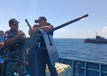 TNI AL Bersama BC Kepri Latihan Menembak Menggunakan Senjata Mesin Berat