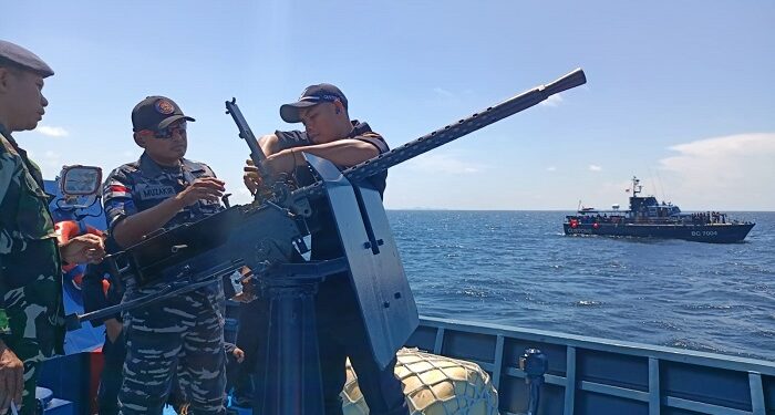 TNI AL Bersama BC Kepri Latihan Menembak Menggunakan Senjata Mesin Berat