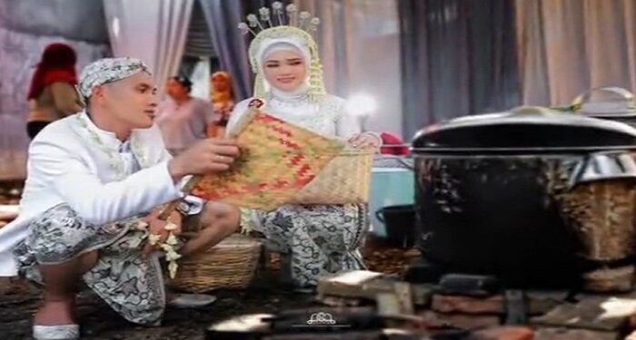 Viral Pengantin di Desa Sesi Foto Dekat Kompor, Tak Sangka Hasilnya Begini