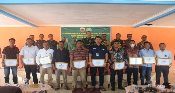 Kasrem 033/WP Kukuhkan Keluarga Asuh Stunting Kabupaten Karimun
