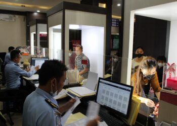 Pelayanan Paspor Sesuai SOP, Imigrasi Kelas II Karimun Tiga Kali Dapat  Penghargaan Ramah HAM dari Kemenpan RB