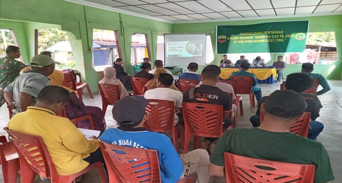 Satgas TMMD Ke 114 Berikan Penyuluhan Pertanian Kepada Warga Pulau Parit
