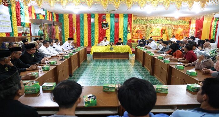 Temui Para Pedagang Anjung Cahaya, Gubernur Ansar Jelaskan Hal Ini