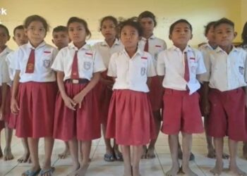 Viral Siswa SD di NTT Nyanyikan Lagu ‘Dunia Tipu-tipu’, Bikin Kagum Sekaligus Terharu