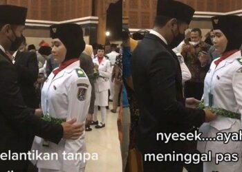 Tegar Tetap Bertugas, Tangis Anggota Paskibraka Ini Pecah Ayahnya Meninggal di Hari Pelantikan