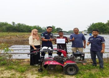 Permudah Pekerjaan Petani, PT Timah Tbk Serahkan Hand Tracktor untuk Kelompok Tani Maulana Bukit Naga Kundur